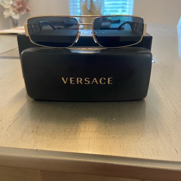 Versace Men´s Sunglasses with Gold Frame and Black...